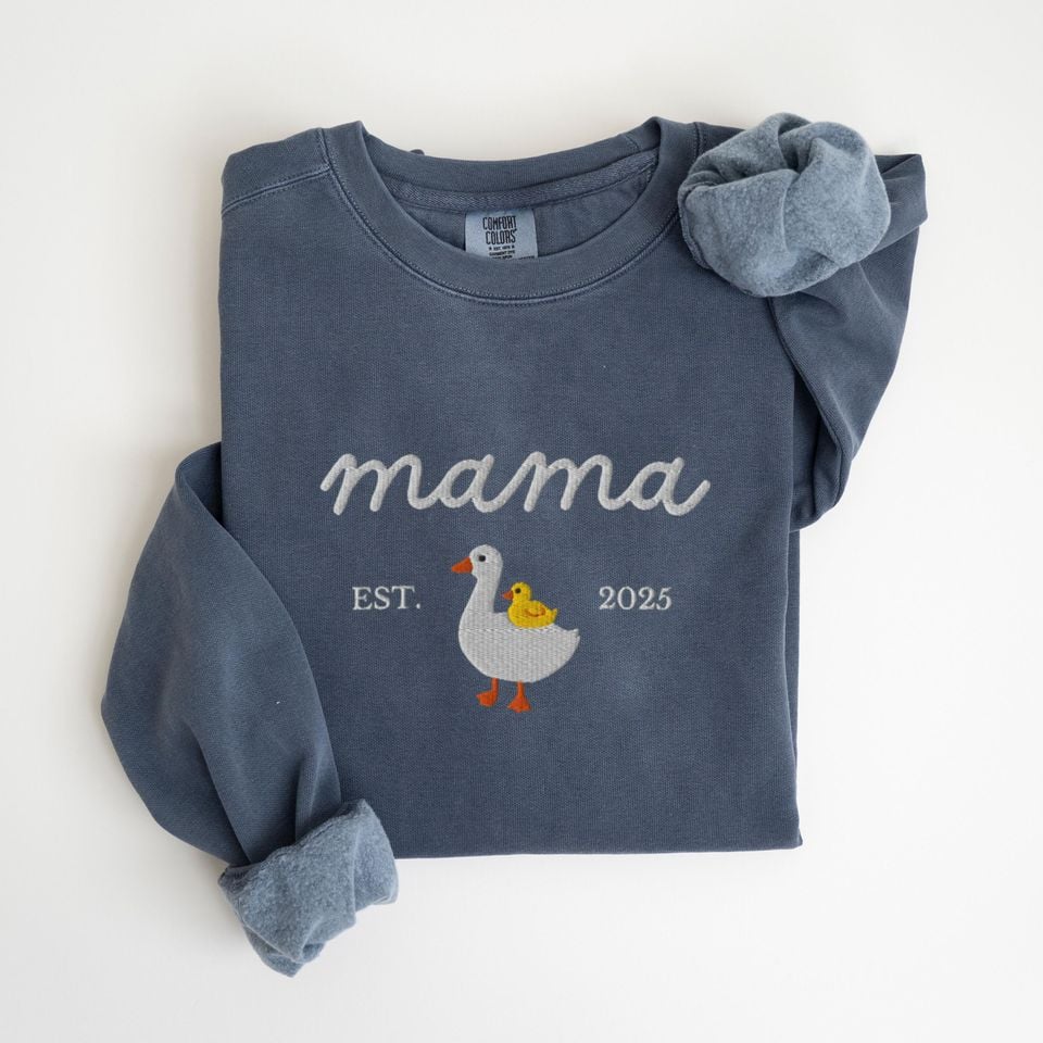 EMBROIDERED Customizable Mama Goose Sweatshirt, Custom New Mom Est Year Sweat Shirt, Baby Pregnancy Reveal Sweater, Duck Mama Crewneck
