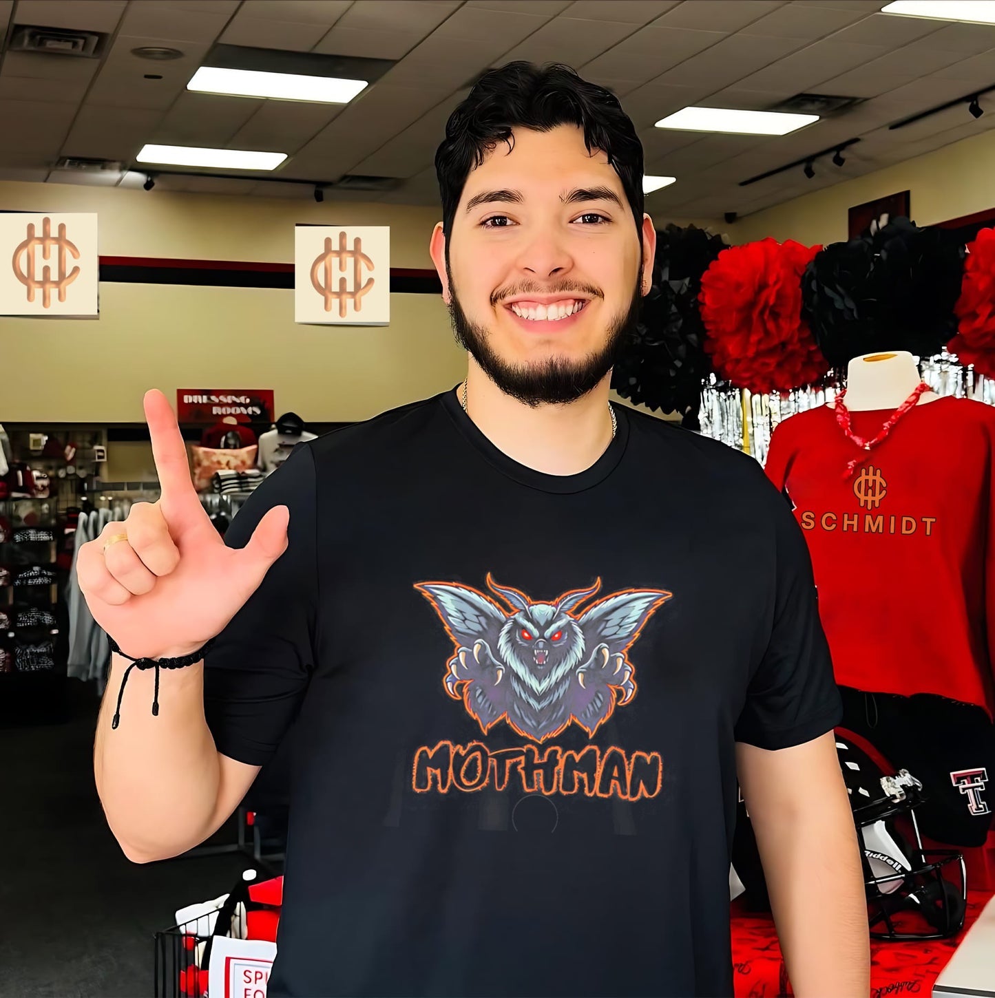 LAMBZY RUGS Mothman graphic shirt