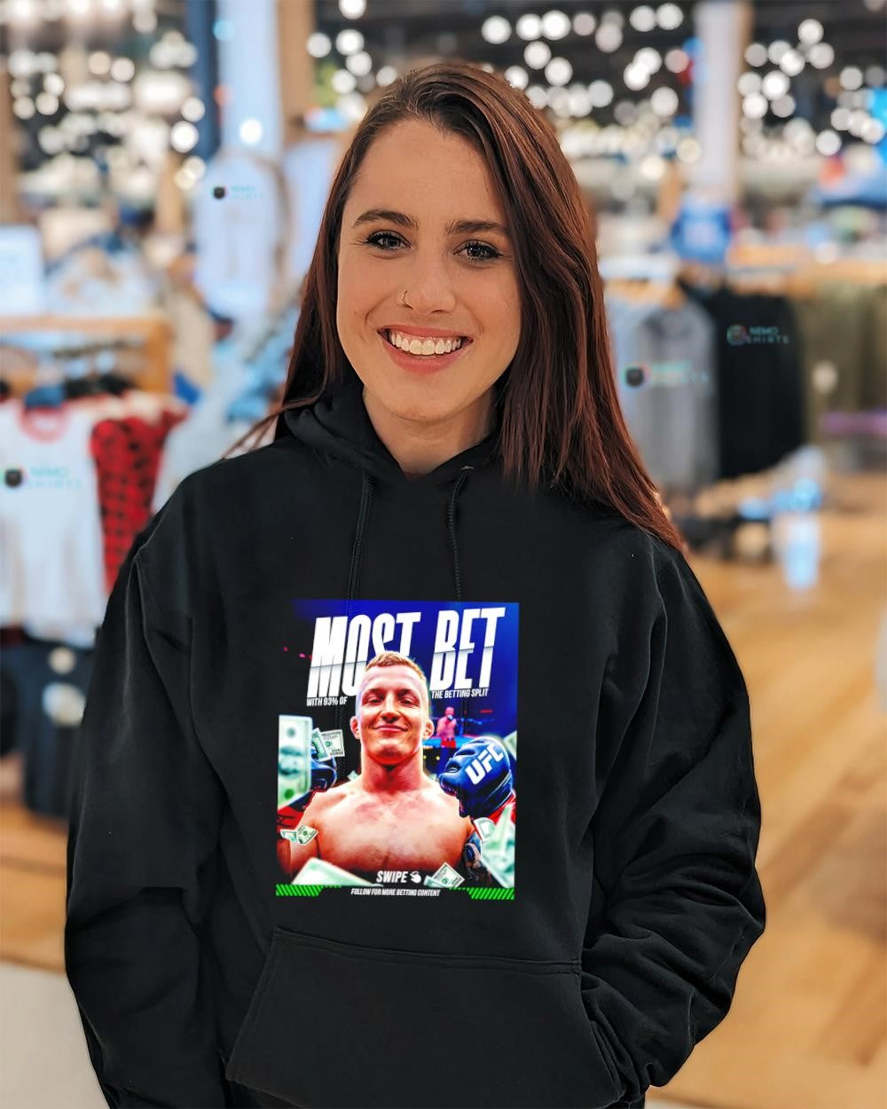 Most Bet MMA fighter Iwo Baraniewski UFC London event shirt