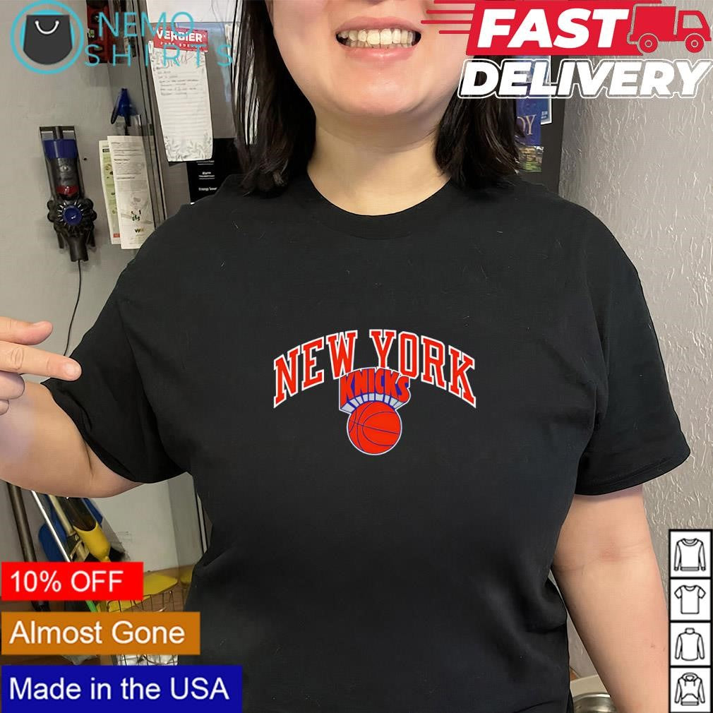 New York Knicks logo vintage ball shirt
