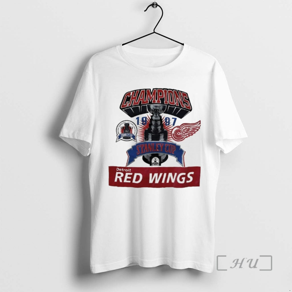 Officials Detroit Red Wings 1997 Stanley Cup Champions Trophy Tee Shirt Sweater