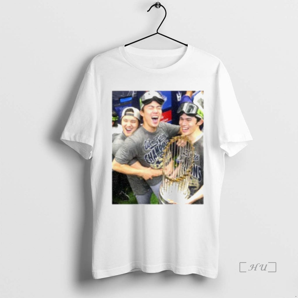 Officials Los Angeles Dodgers World Series Champions 2025 Moment Premium T Shirt Sweater