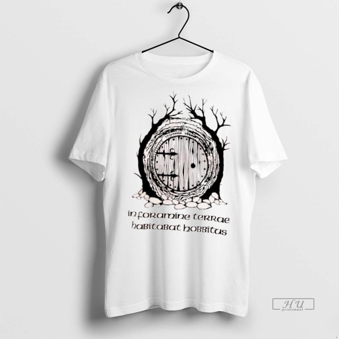 Officials The Hobbit In Foramine Terrae Habitabat Hobbitus Logo Tee Shirt Sweater
