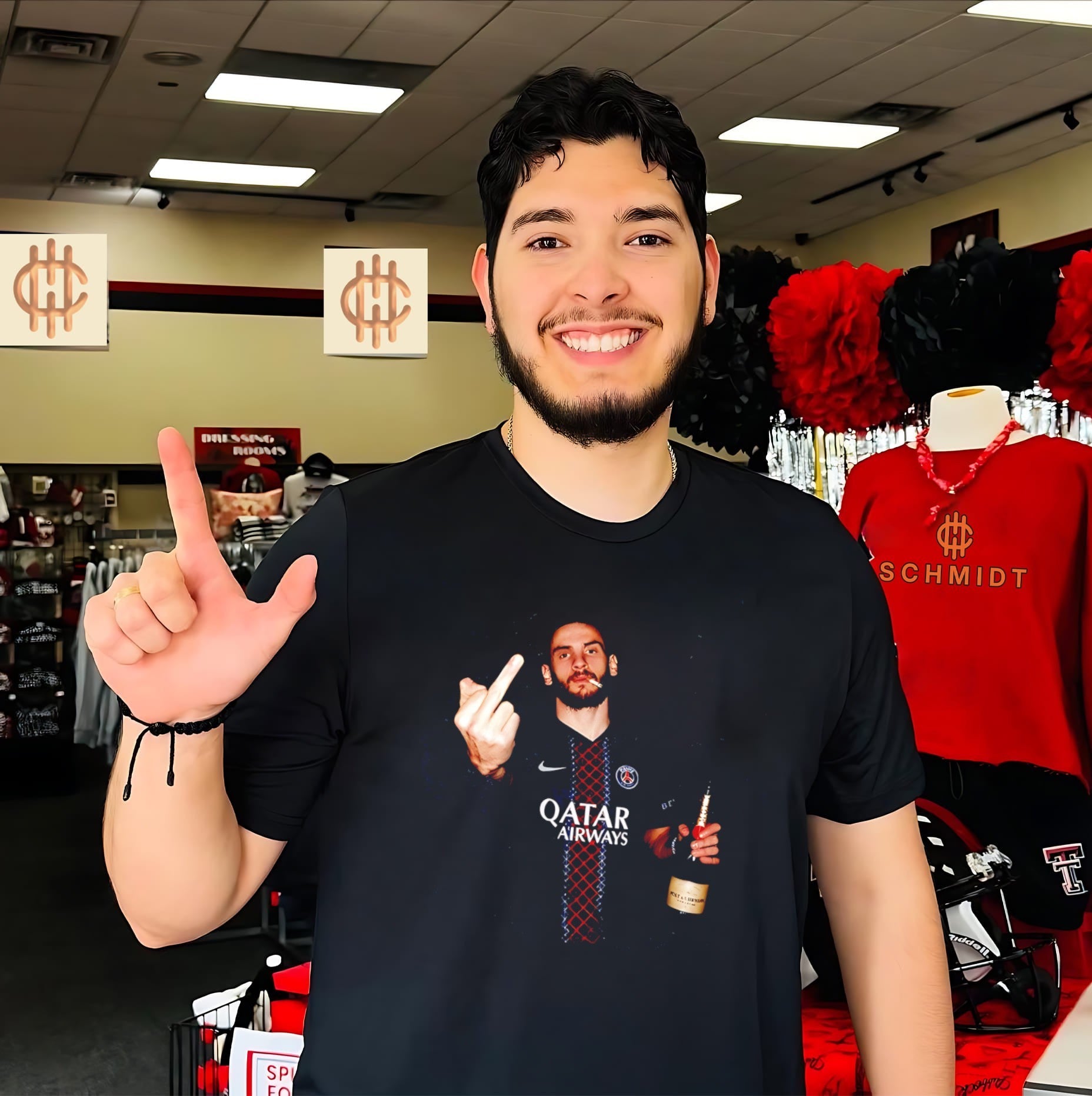 PSG Khvicha Kvaratskhelia holding beer Middle finger shirt