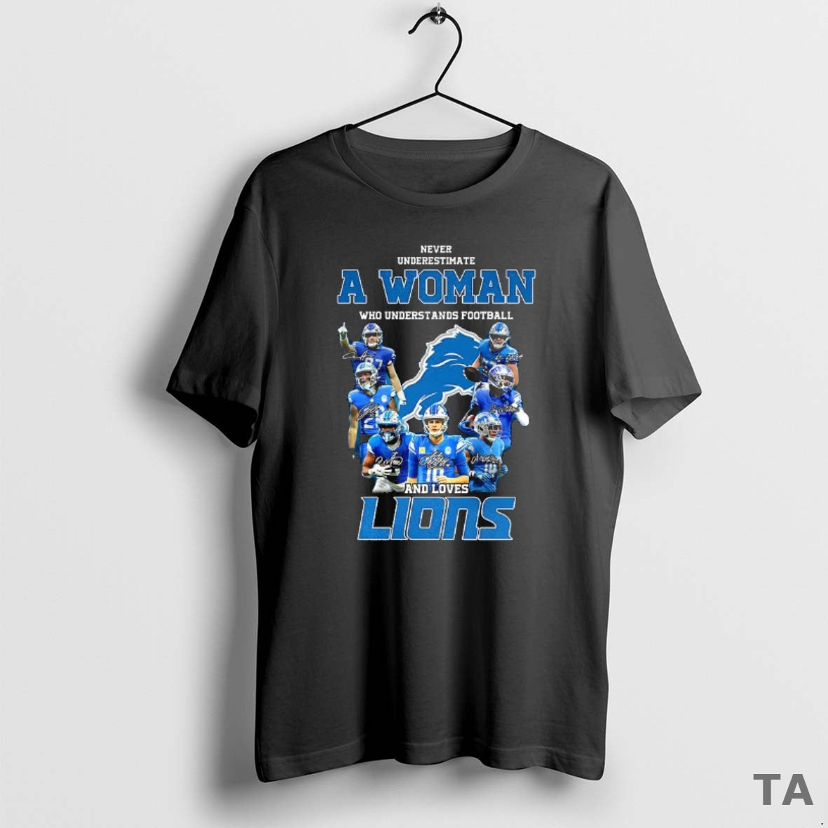 Top Never Underestimate A Woman Who Loves Detroit Lions Football Player Signature T Shirt Sweater