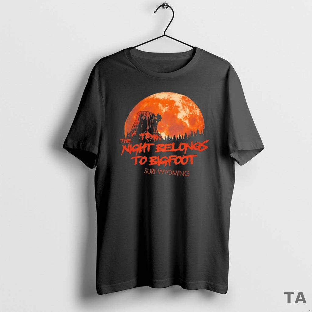 Top The Night Belongs To Bigfoot Surf Wyoming Halloween T Shirt Sweater