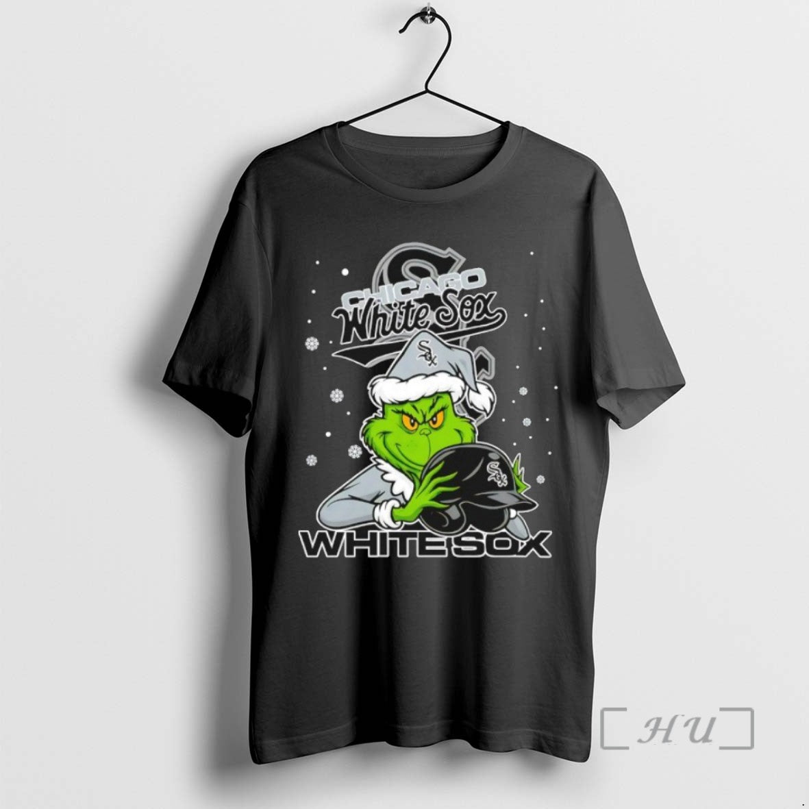 Trending Chicago White Sox Baseball Grinch Holding Helmet Christmas Tee Shirts Sweater