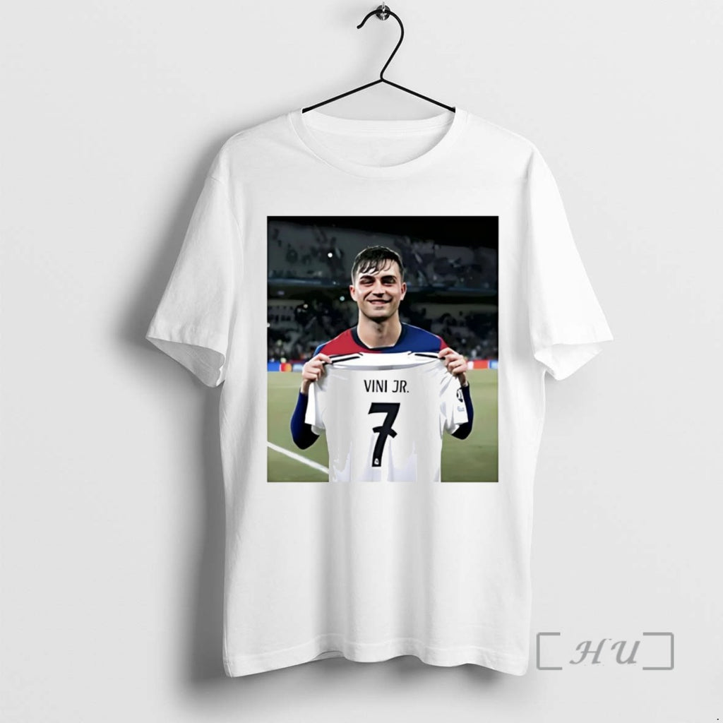 Trending Pedri Pulling Vini Jr 7 Tee Shirts Sweater