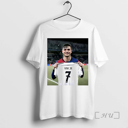 Trending Pedri Pulling Vini Jr 7 Tee Shirts Sweater