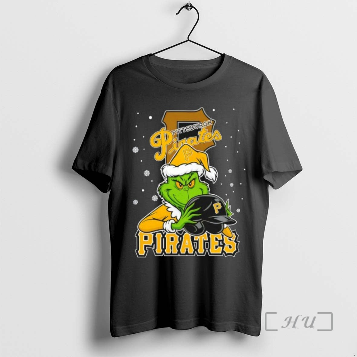 Trending Pittsburgh Pirates Baseball Grinch Holding Helmet Christmas Tee Shirts Sweater