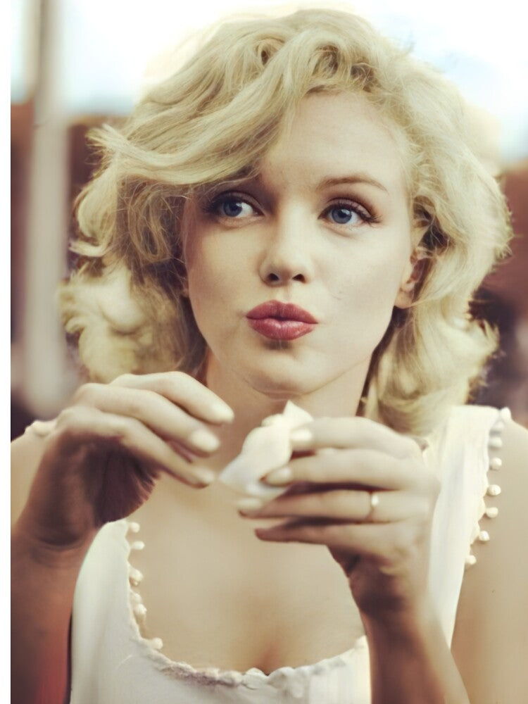 Marilyn Monroe portrait by KaterinaLog